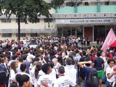 Ato em defesa da educao- Concentrao no Campus Sade UFMG